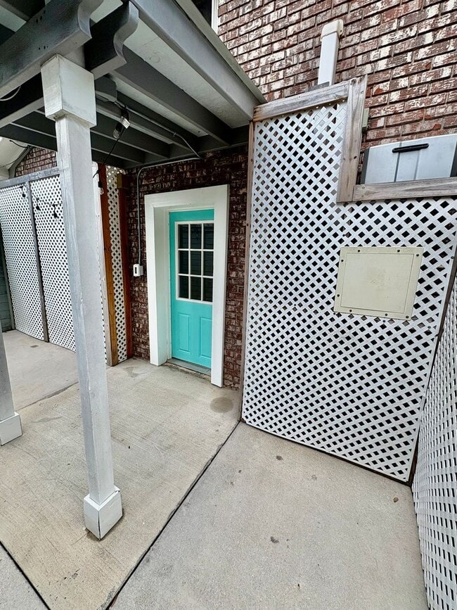 Building Photo - Charming One Bedroom ADU In The Heart Of W...