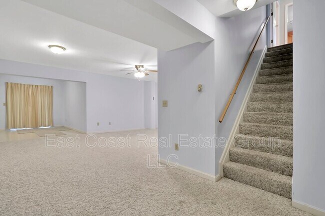 Building Photo - 184 Larkspur Ln