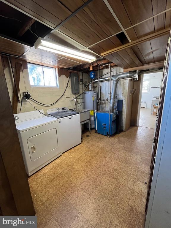 Building Photo - 1331 E Longview Dr