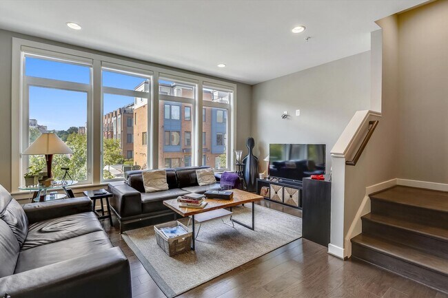 Building Photo - GREAT LOCATION!! Stunning 3BD/3.5BA luxury 4-level townhouse!