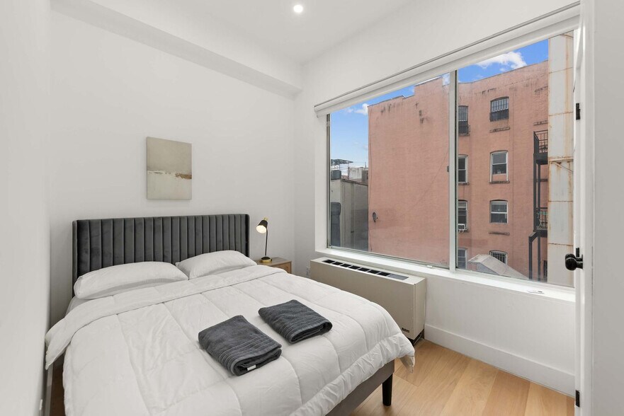 Building Photo - 19 St Marks Pl