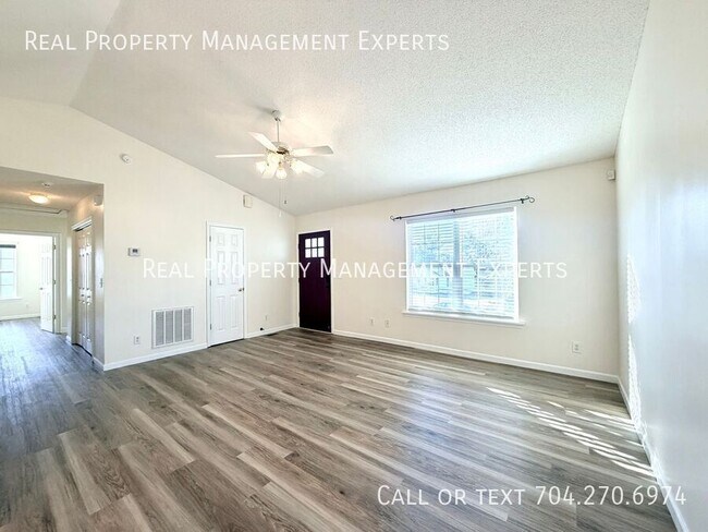 Building Photo - 123 Garden St