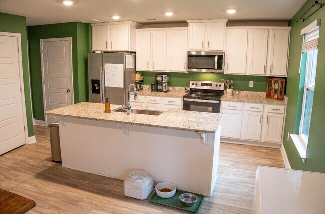 Building Photo - 5440 Leeds Ln