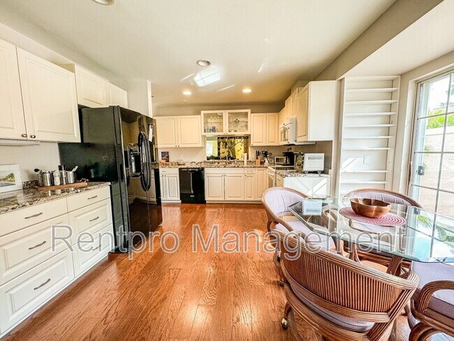 Building Photo - 5574 Chanteclaire