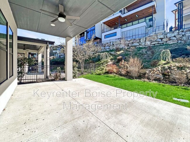 Building Photo - 849 E Joplin Ln