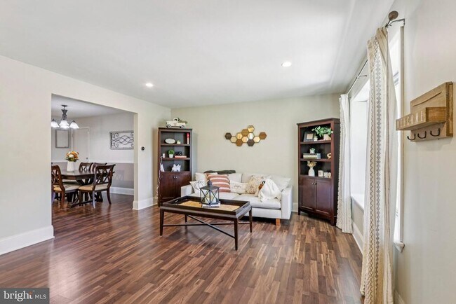 Building Photo - 608 Orchard Ct