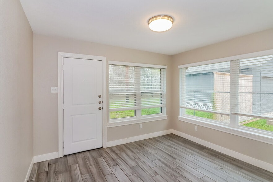 Building Photo - 1140 Glenda St