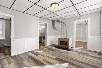 Building Photo - 1100 N Van Buren St