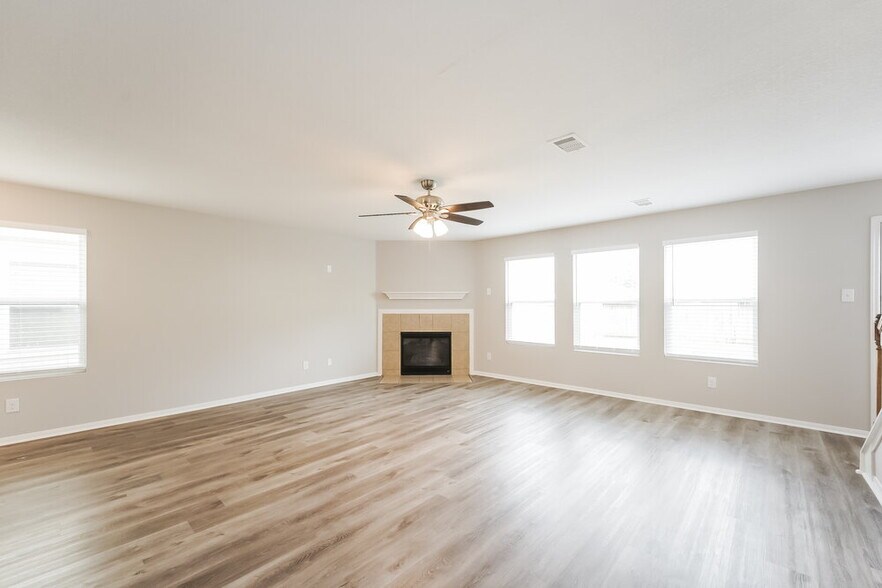 Building Photo - 9816 Lace Flower Way