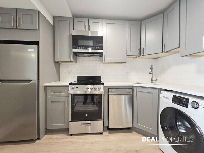 Building Photo - 0 bedroom in CHICAGO IL 60610