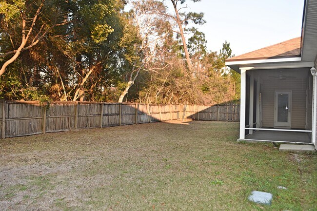 Building Photo - 26 Village Ln