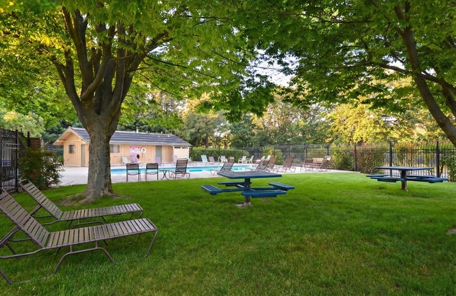 Building Photo - Pleasanton 2BD Townhouse w/ Granite Kitchen, Plank Floors, Community Amenities & Top Schools