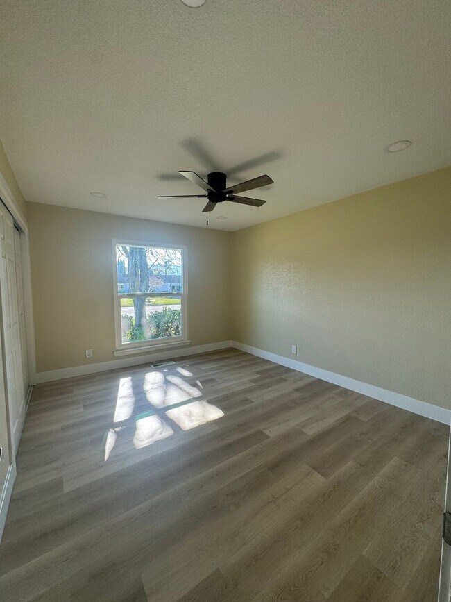 Building Photo - VAILABLE NOW! G O R G E O U S Single Story 3 Bed 2 Bath with Pool