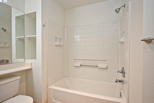 Building Photo - 280 Caldecott Ln
