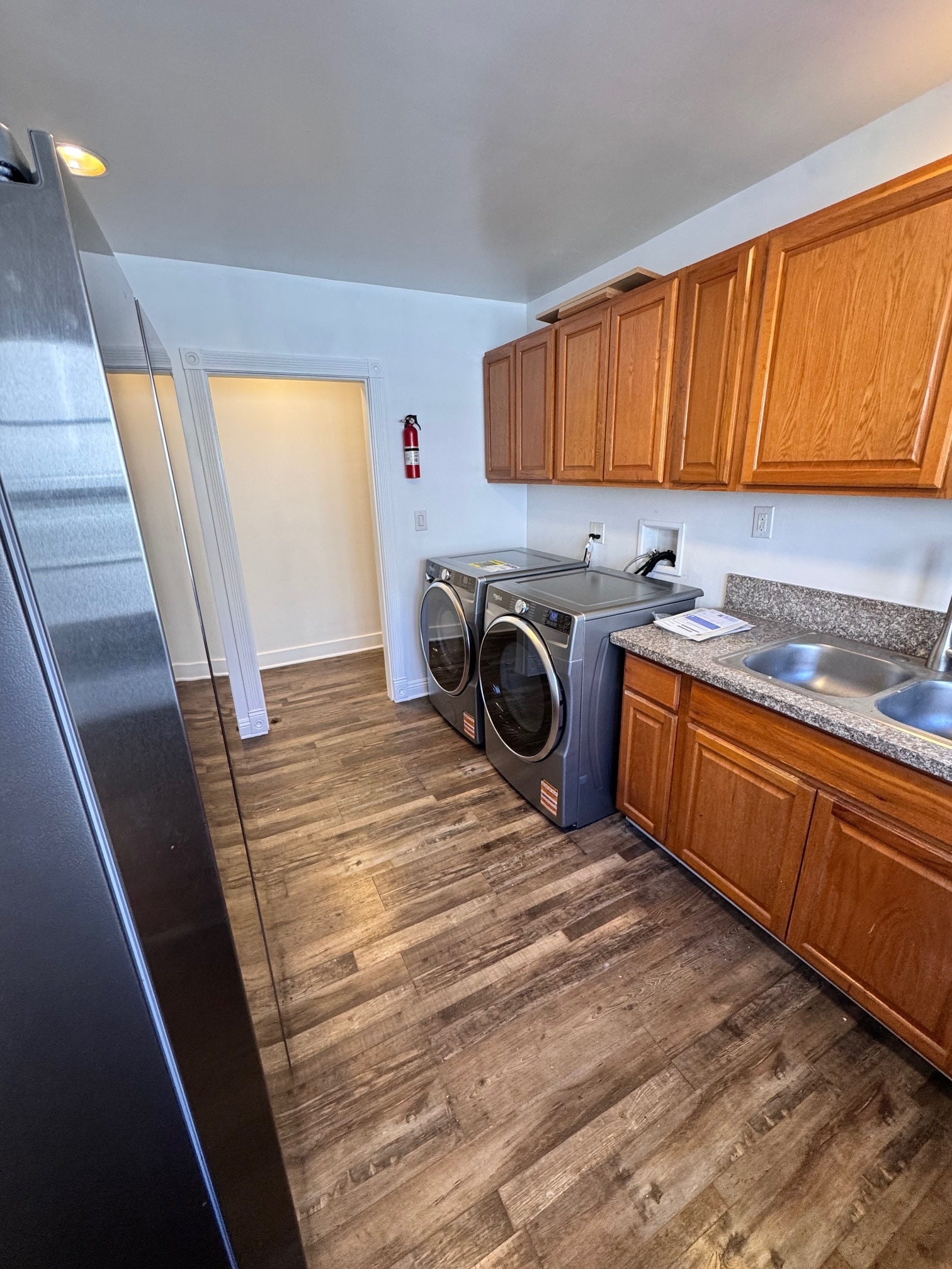 Building Photo - 1261 1/2 S Plymouth Blvd