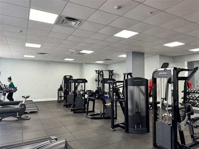 Building Photo - 2030 S Ocean Dr