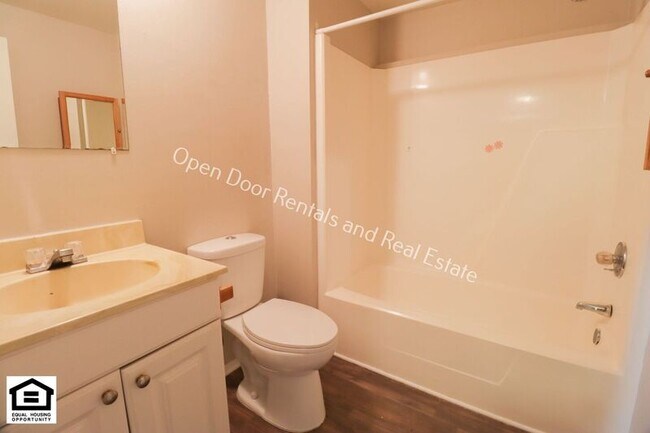 Building Photo - 301 E Hobart St