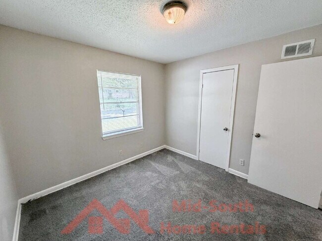 Building Photo - 3191 Parham St