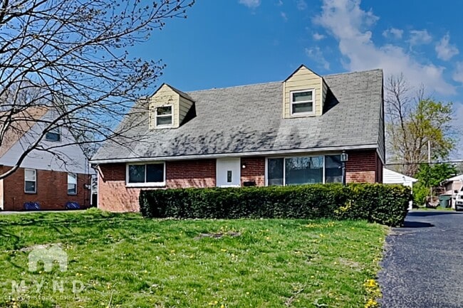 Building Photo - 819 S Stephen Dr