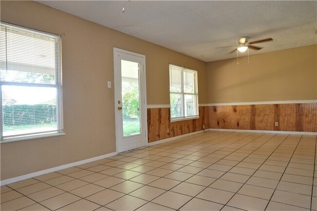 Building Photo - 114 Acacia Arch St