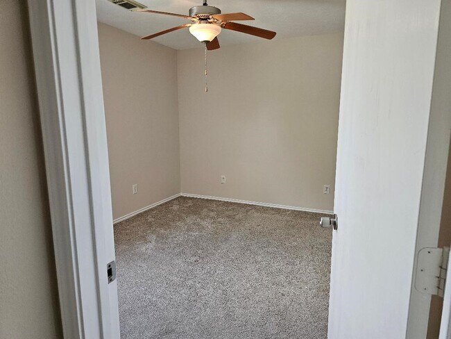 Building Photo - 6727 Stonecross Creek Ln