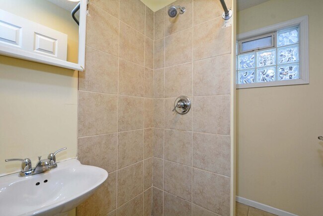 Building Photo - *$1,000 OFF Monthly Rent Through Summer!* Renovated 5-BR, 2-BA