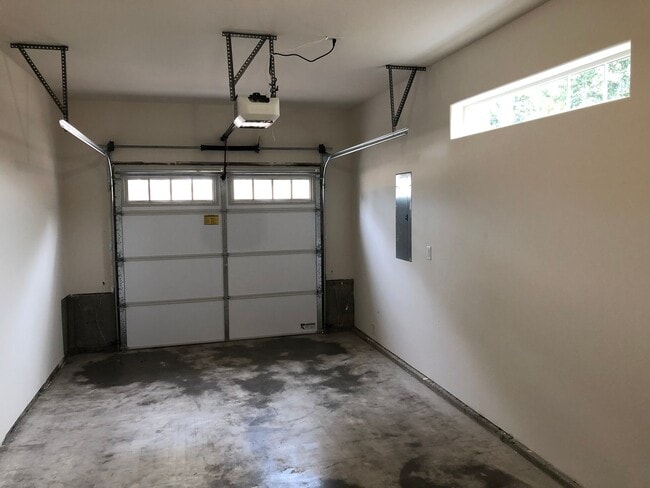 Building Photo - 1012 Big Fir Pl S