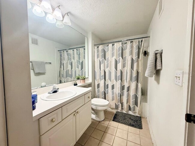 Building Photo - 14304 Fredricksburg Dr
