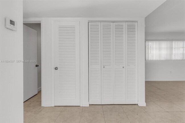 Building Photo - 7550 SW 82nd St