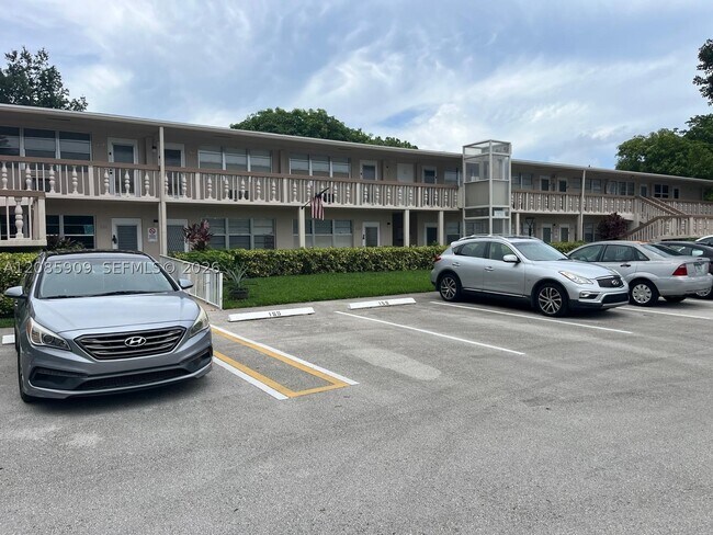 Building Photo - 159 Ventnor Dr