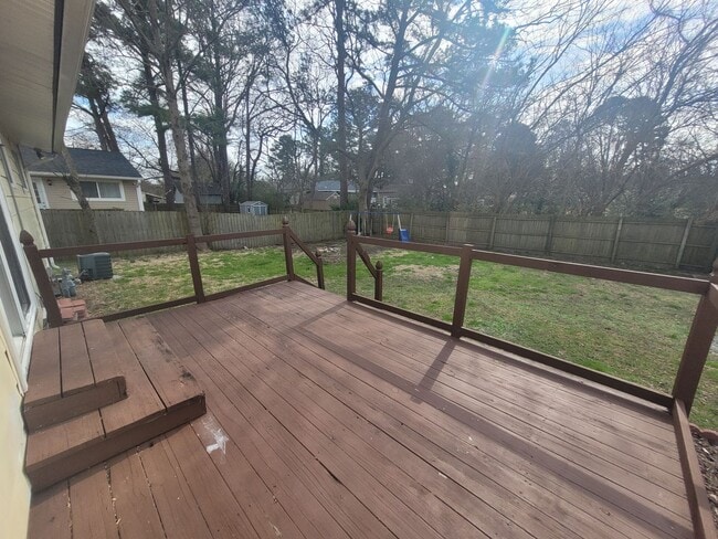 Building Photo - Gorgeous 4 Bedroom Home with Large Fenced Backyard