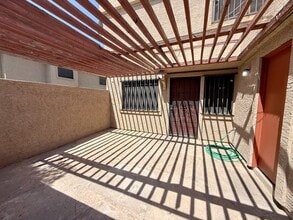 Building Photo - 4031 W Mesquite Ln