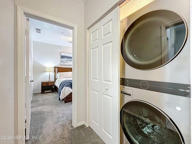 Building Photo - 13810 Sutton Park Dr N