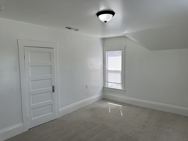 Building Photo - Ceres 3 bed 2 bath 2 story home