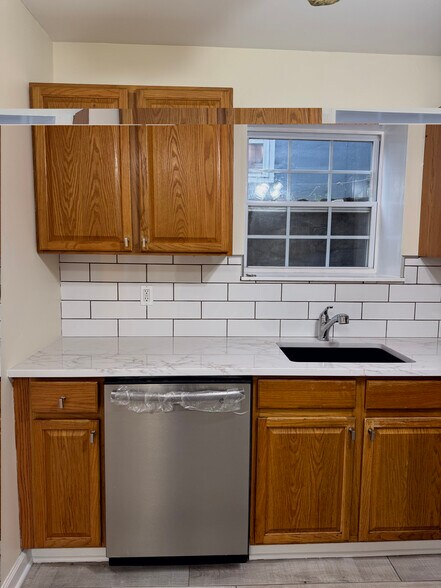 Building Photo - 222 Mary Lou Ave