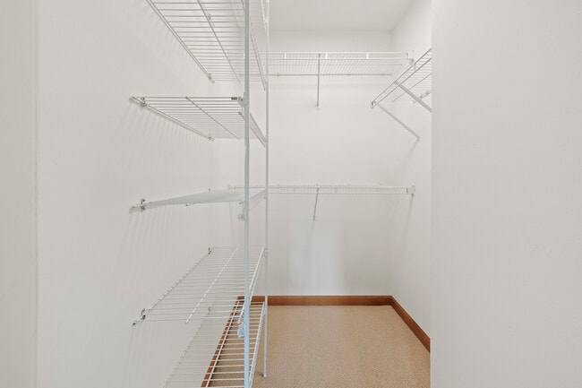 Building Photo - 2106 Rugen Rd