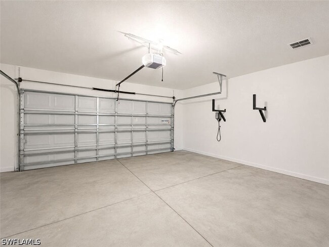 Building Photo - 2736 Dumont Ln