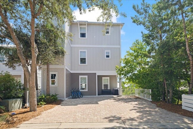 Building Photo - 275 Gulfview Cir