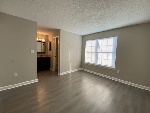 Building Photo - 2 Bedroom, 2 Bath condo
