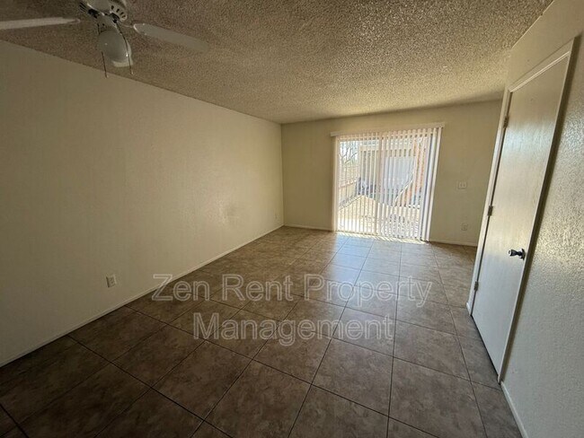 Building Photo - 2843 E Marconi Ave