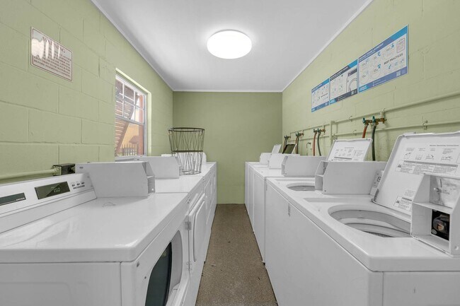 Building Photo - Renovated Condo in Downtown's coveted Dela...