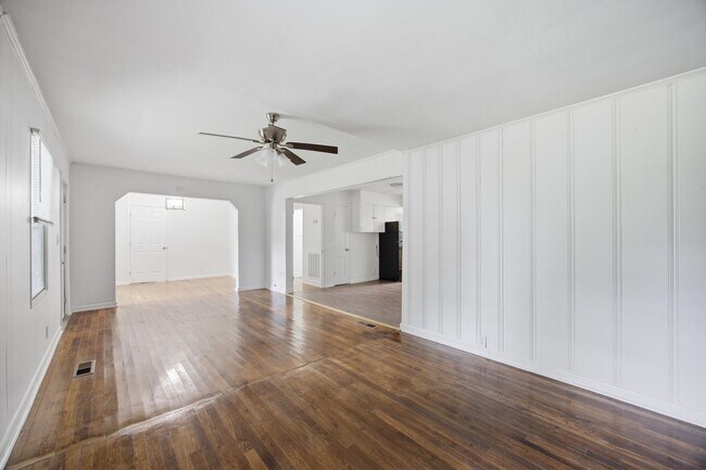Building Photo - 3826 Kingwood Cir