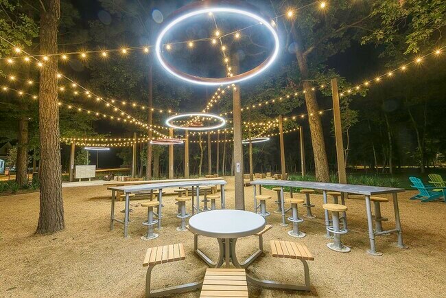 Building Photo - 208 Forest Peak Way