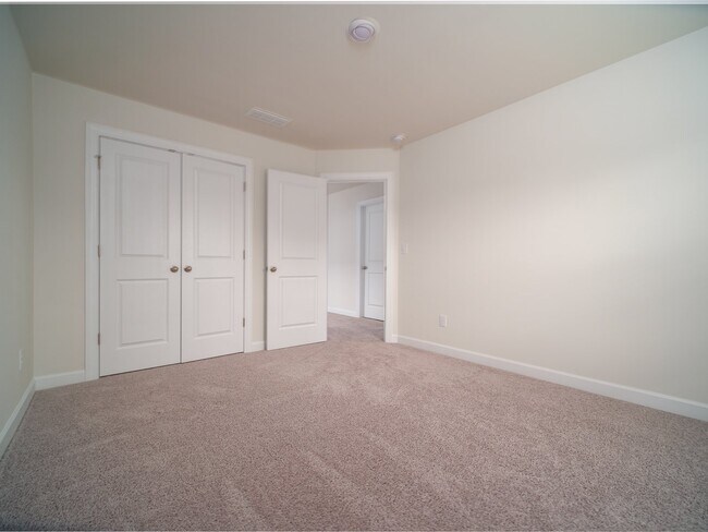 Building Photo - "Charming 3-Bedroom Retreat with 2.5 Baths in the Heart of Belmont!"