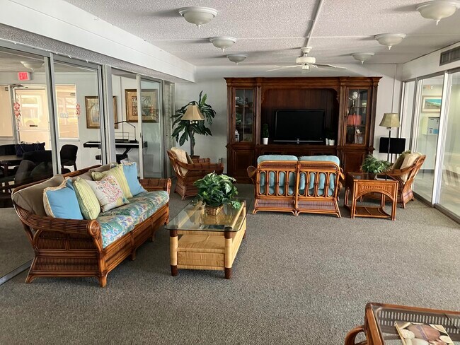 Building Photo - 2600 SE Ocean Blvd