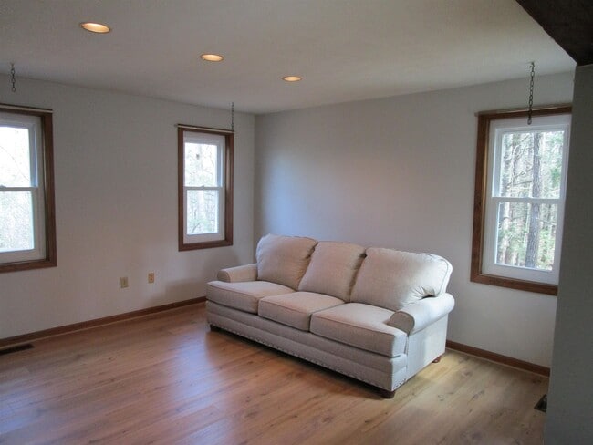 Building Photo - 24 Bobbys Ln