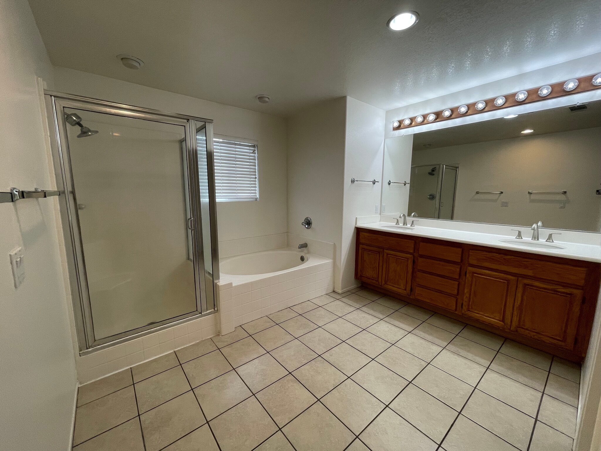 Building Photo - 2300 Jeans Ct