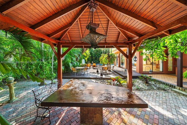 Building Photo - 5627 Granada Blvd