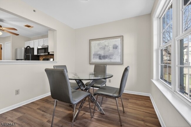 Building Photo - 11 Evergreen Dr