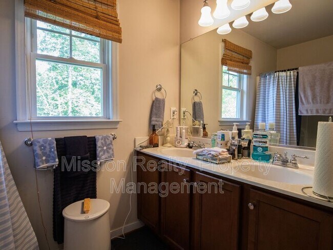 Building Photo - 11412 Parrish Creek Ln